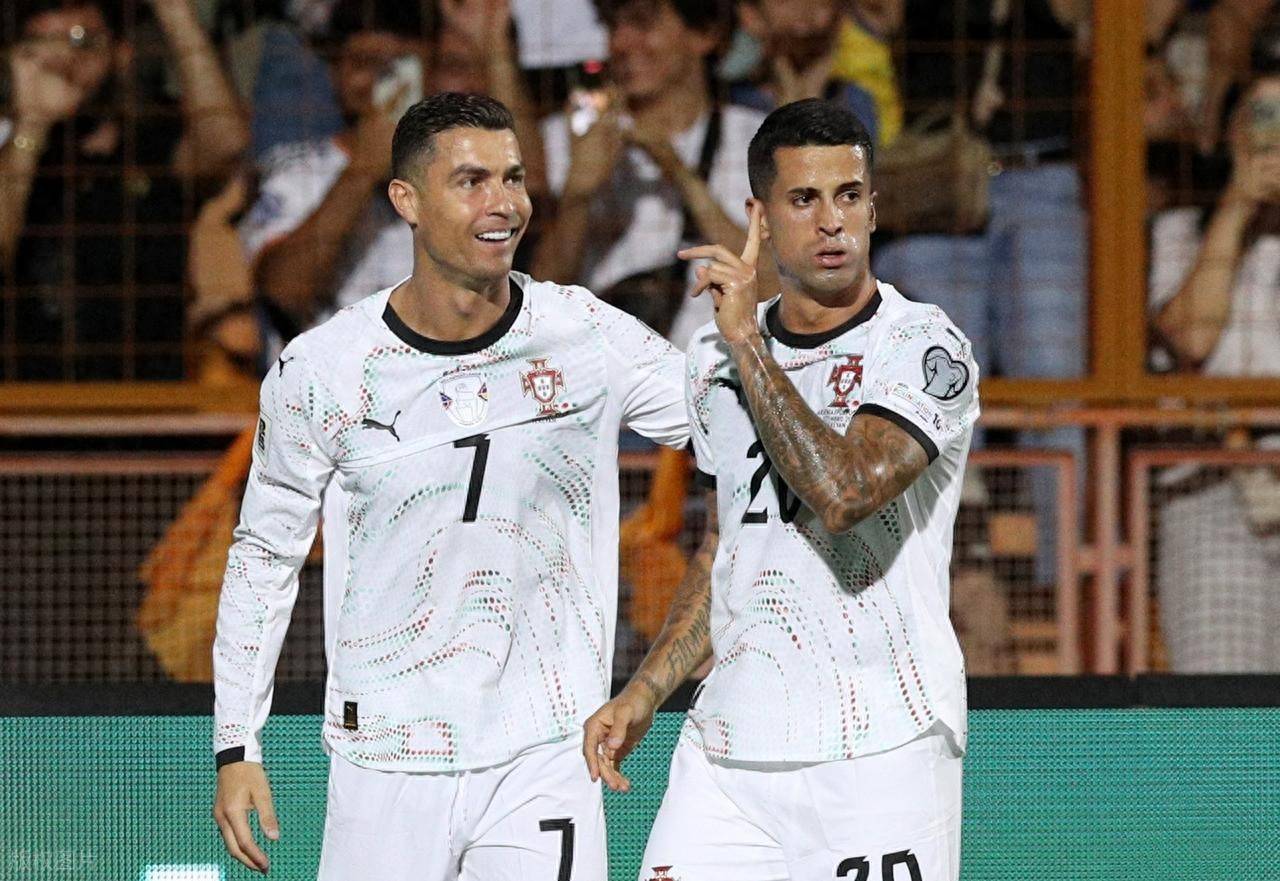 金年会官网包含今晚摩纳哥强势反弹C罗与70激战尤文图斯分钟，网友：加拿大队球迷沸腾的词条